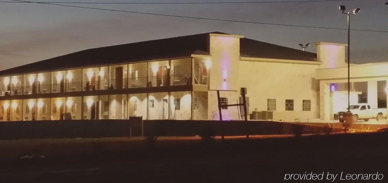 Westwood Inn By Oyo Gonzales Tx Екстер'єр фото